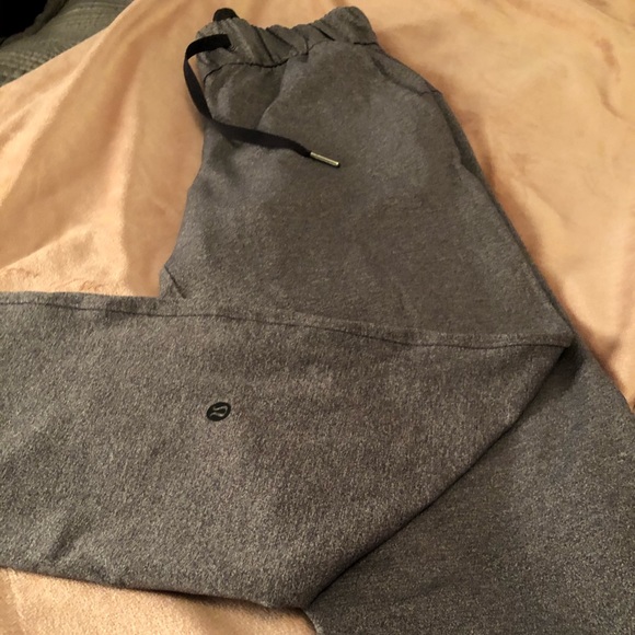 Lululemon on the fly crop 23’ - Picture 2 of 4